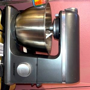 Grey farberware mixer, 6 mixing speeds, 3 mixing attachments, and a steel bowl